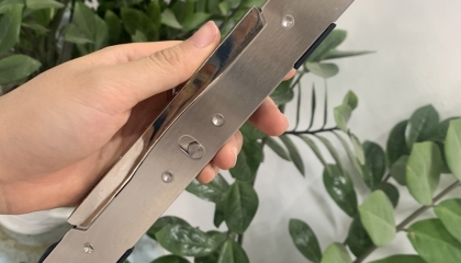 Cách bảo trì bánh xe và ray trượt cửa lùa để vận hành êm ái 