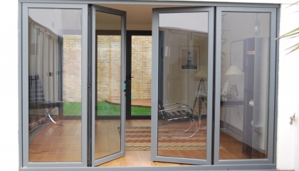 Các lỗi thường gặp ở cửa đi mở quay và cách khắc phục bằng phụ kiện chính hãng