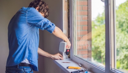 Hướng dẫn bảo trì phụ kiện cửa sổ mở quay để kéo dài tuổi thọ