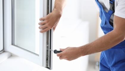 Những lỗi phụ kiện cửa đi chỉ xuất hiện sau một thời gian sử dụng thực tế